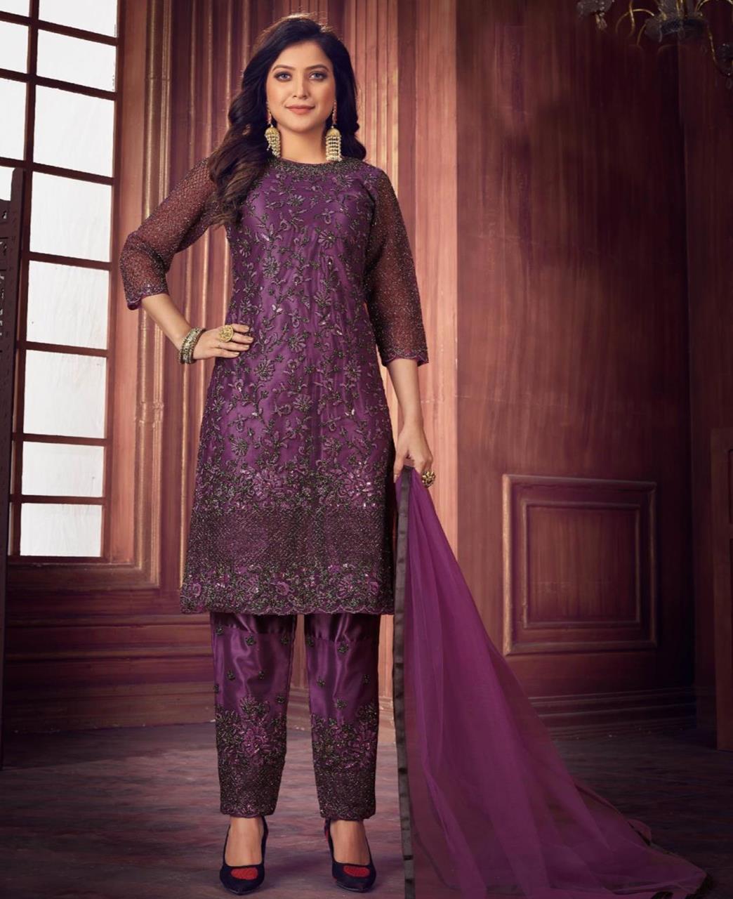 7 Chic Designer Lehengas to Turn Heads at Any Festive Event