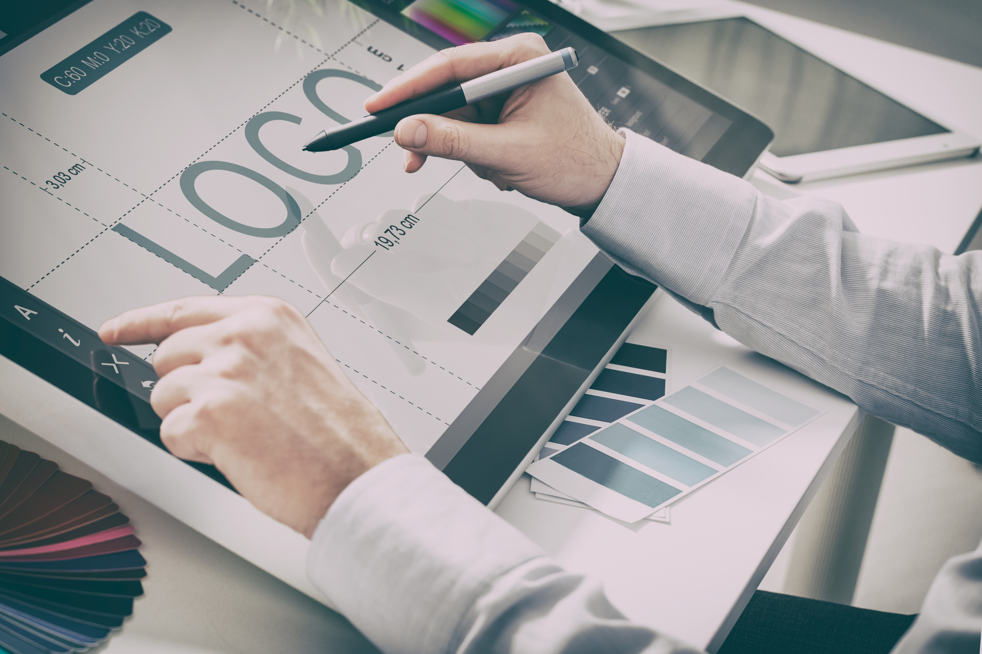 Why a good logo designer enhances the Corporate identity of a Business?