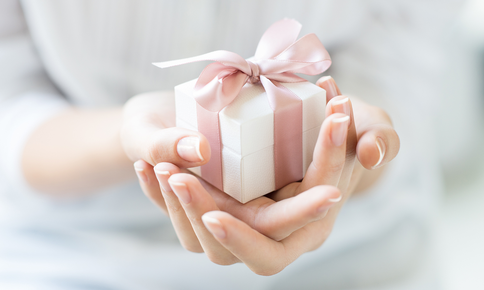 The Top 10 Reasons for Gifting Jewelry: Expressing Love, Gratitude, and Affection